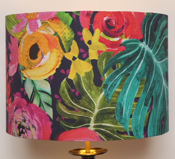 Handgefertigter Lampenschirm, Lebendig, Bunt, Floral, Tropisch, Dschungel, Maßgeschneidert, Modern, Zeitgenössisch