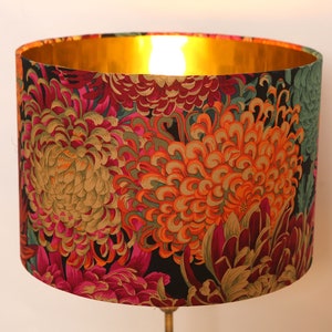 BESTSELLER Handgemaakte lampenkap, chrysant, bloemen, rood, oranje, groen, goud, modern en eigentijds afbeelding 5
