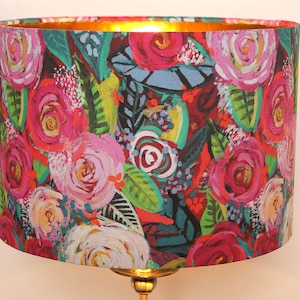 Bunt, Blumenmuster, Dschungeldruck, handgefertigter Lampenschirm, modern und zeitgenössisch