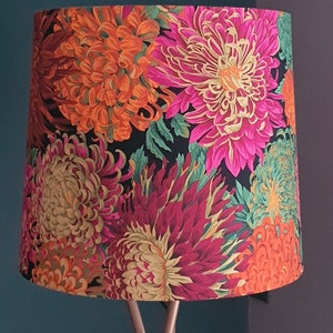 BESTSELLER Handgemaakte lampenkap, chrysant, bloemen, rood, oranje, groen, goud, modern en eigentijds afbeelding 3