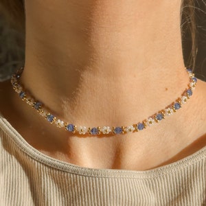 Collana girocollo floreale con perline realizzata con cristalli di vetro e metallo in argento sterling placcato in oro Sapphire