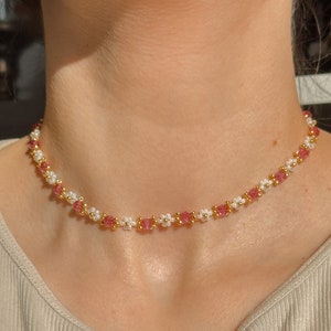 Collana girocollo floreale con perline realizzata con cristalli di vetro e metallo in argento sterling placcato in oro Rose