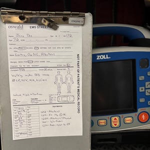 Hoja informativa de servicios médicos de emergencia, paramédico, técnico de emergencias médicas. imagen 2