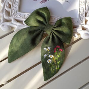 Personalised hair bow, wildflower, linen hair bow, floral hair clip, meadow flower, embroidered hair bow, gift bow, Pine green