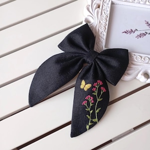 Leinen Sailor Haarschleife, Haarschleife mit Wildblumen Stickerei, Schmetterling, Fuchsia, Floral Haarschleife, Cottagecore Accessoire, Schwarz