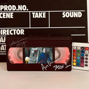 Retro VHS Kassetten, VHS Lampe, VHS Leuchte 70er, 80er, 90er, Weihnachten, Halloween, Geschenk für Baby, Filmplakat, Horrorfilm, Büro Accessoire Comedy