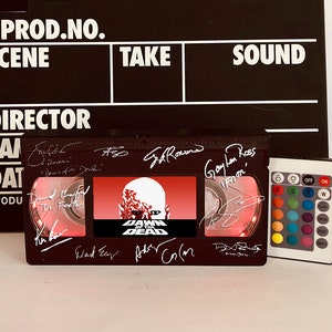 Lámpara de película de terror, Lámpara VHS Retro VHS cintas vhs luz, años 80, años 90, Navidad, Halloween, Cartel de película, Película de terror, Comedia de accesorios de oficina