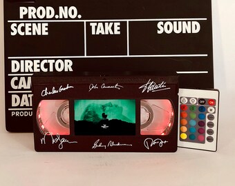 Lámpara retro VHS, Luz nocturna, 80s, 90s, regalo de cumpleaños, Navidad, Halloween, Regalo para bebé, Póster de película, Película de terror, Accesorio de oficina
