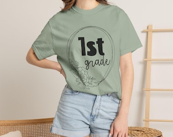Camiseta con estampado floral circular personalizable por nivel escolar / Camiseta para profesores para la vuelta al cole