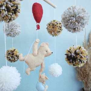 Winnie the Pooh mobile, Baby mobile, Classic Winnie the Pooh baby shower Gift, Pompom mobile, Pooh Bear cot mobile, Neutral gender nursery