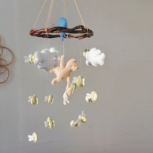 Classic Winnie the Pooh mobile, Baby boy mobile, Pooh Bear mobile, Classic Winnie the Pooh baby nursery decor, Bee mobile, Bee cot mobile