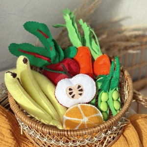 Felt food, Pretend Play Farmers Market, Vegan Baby, Fruit and Vegetables Nursery decor, Banana Peas Beetroot Orange Carrot Apple