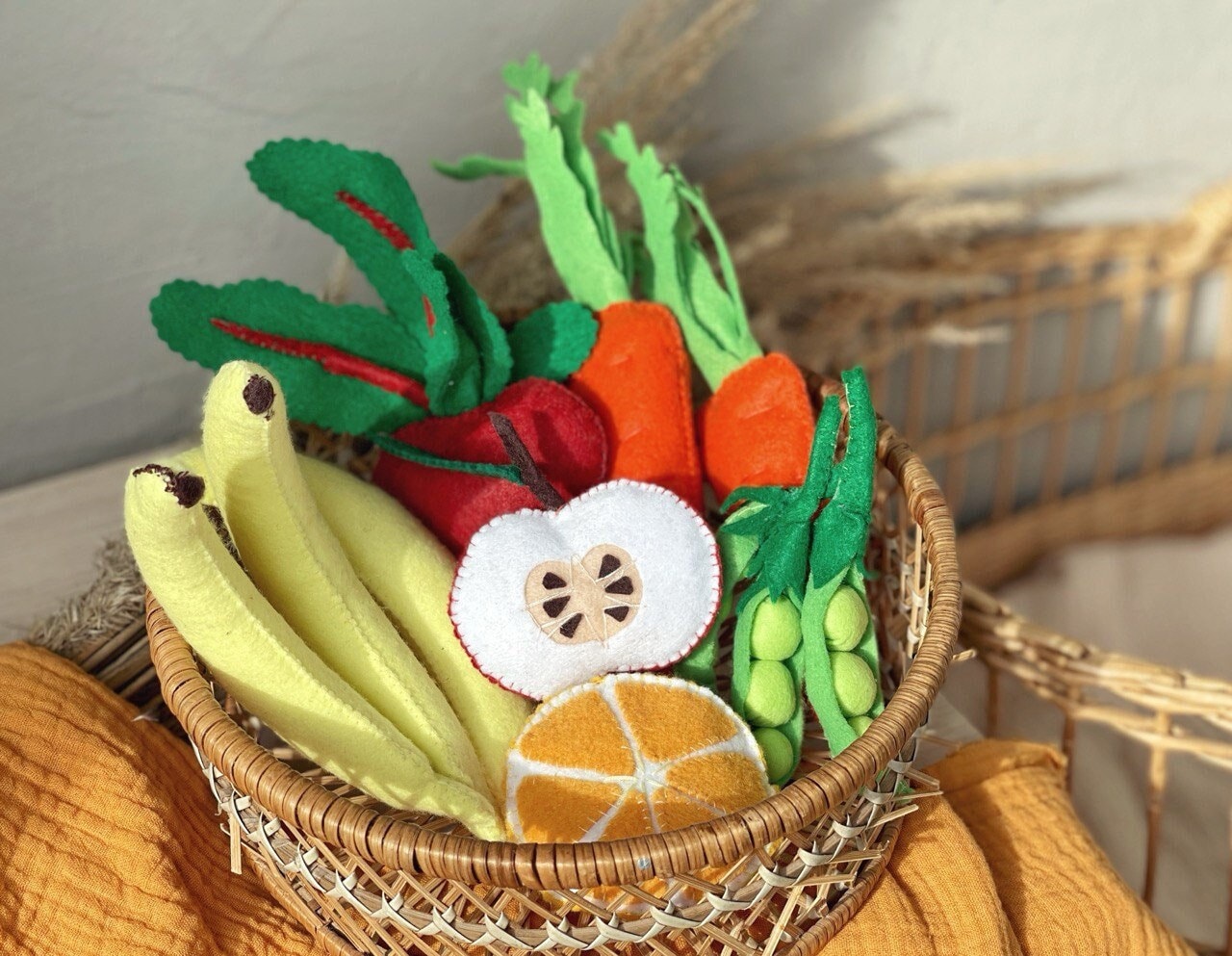 Felt food, Pretend Play Farmers Market, Vegan Baby, Fruit and Vegetables Nursery decor, Banana Peas Beetroot Orange Carrot Apple