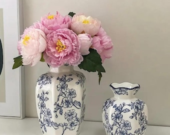 Blue and White Porcelain Vase, Retro Classic Ceramic Vase, Water-Absorbent, Artistic Home Decor, Vintage Blue Vase