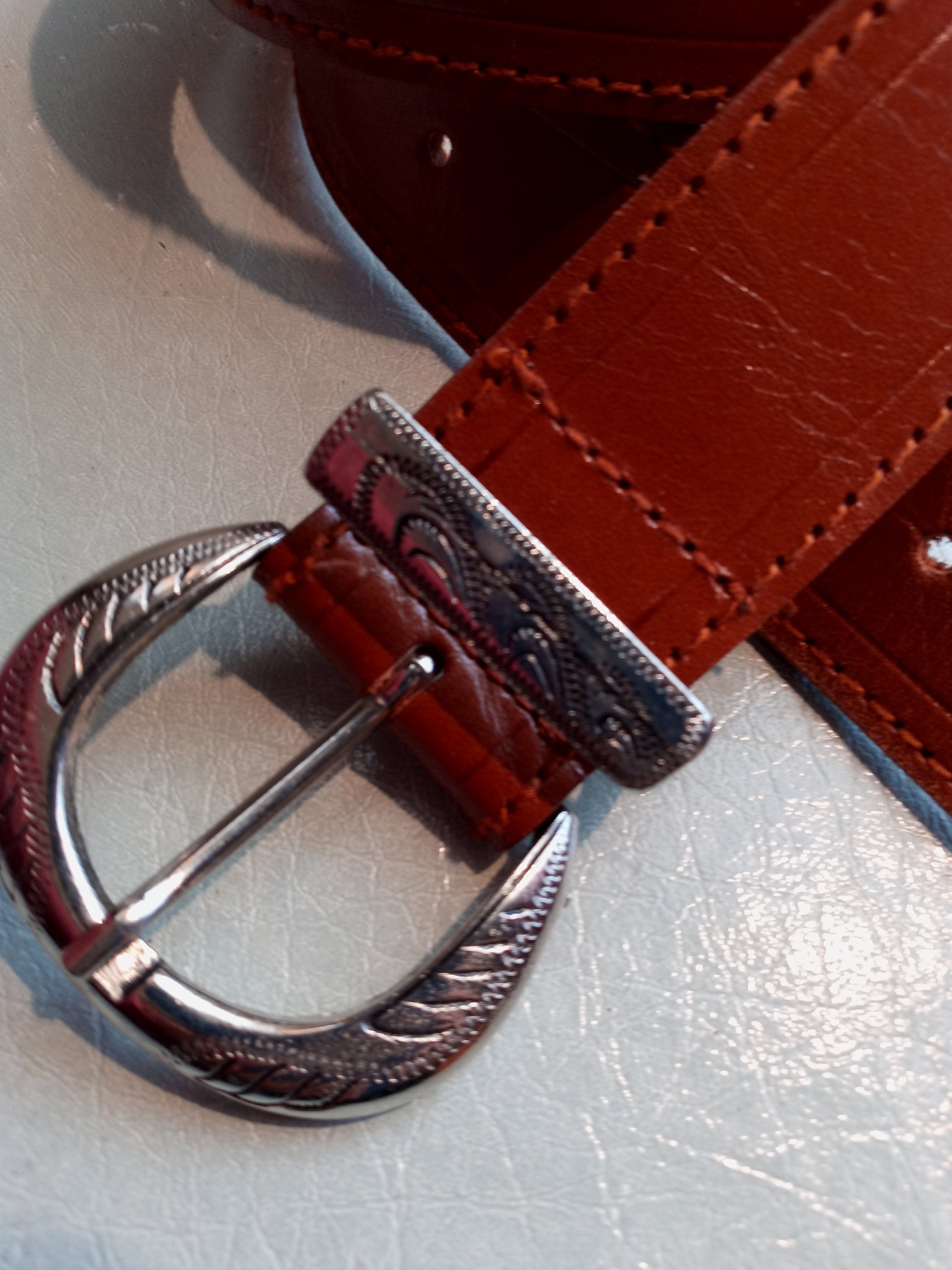 Claiborne Tan Belt with Decorative Black Buckle Size Small Liz Claiborne Belt – Arlee Park main image 3