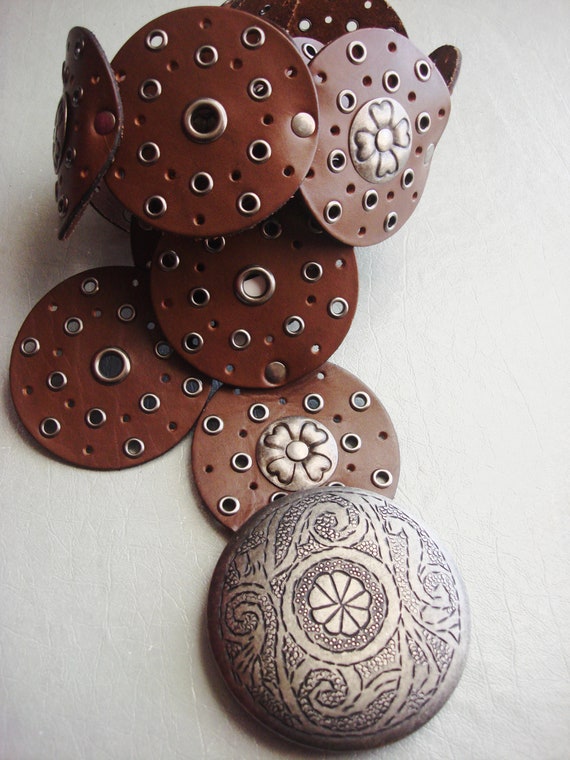 BROWN LEATHER CONCHO Belt