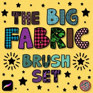 Könnte beinhalten: Das The Big Fabric Brush Set zeigt bunte, gemusterte Buchstaben vor einem gelben Hintergrund mit Sternen. Die Buchstaben bestehen aus verschiedenen Stoffen, darunter Karo, Vichy und Tarnmuster. Das Set enthält einen Pinsel und ein sternförmiges Design.