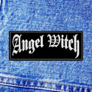 Könnte beinhalten: Schwarzer Patch mit weiß gesticktem Text, der "Angel Witch" lautet.