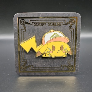 ビクティニ ピンバッジ 公式商品 ポケモン公式ピンバッジ - ビクティニ - Etsy 日本