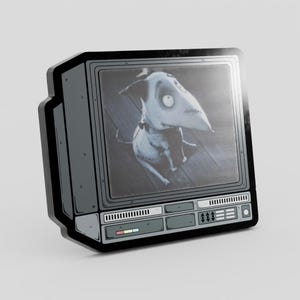 Puede incluir: Un pin gris y negro con forma de televisor retro. La pantalla muestra una imagen en blanco y negro de un personaje de dibujos animados con una nariz larga. El pin tiene un diseño detallado con botones y un altavoz.