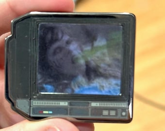 Pin de esmalte CRTV de El Exorcista Lenticular de 2,5"