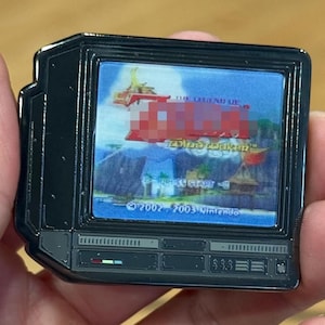 2.5インチ レンチキュラー 風のタクト CRTV エナメルピン