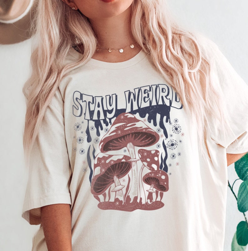 Retro Vintage Style Graphic T-shirt for Women | Stay Weird T-shirt | Oversized Shirt | Mushroom Shirt Trippy Hippie Shirt Cottagecore Shirts 
