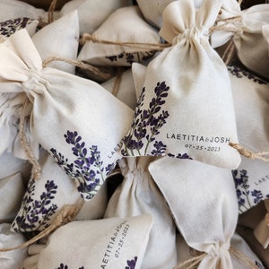  Pack of 30 Cedar Blocks and 16 Lavender Flower Sachets Craft Bag,  Drawer Freshener, Linen, Shower Favor, Wedding and More, LV-S-E-46 : Home &  Kitchen