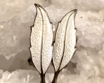 Vintage Norwegia Sterling Silver i białe emaliowane kolczyki na klipsy
