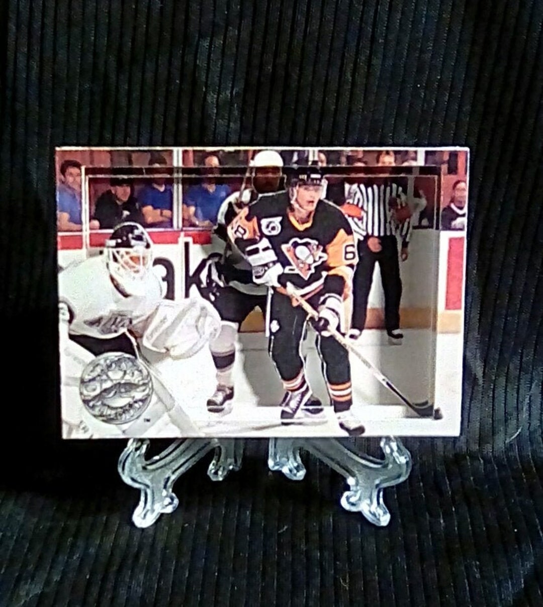 LOOK: Penguins present former captain Jaromir Jagr with piece of