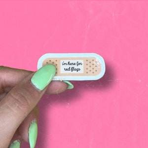 Penso Rápido "I'm here for red flags" Sticker