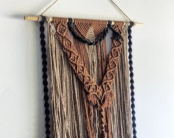 Idaho - Macrame Traditional Knotted Wall Hanging