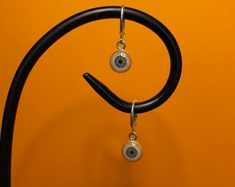 Eye earrings