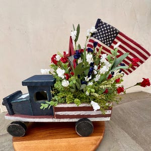 Patriotic Centerpiece, Patriotic Farmhouse Floral Arrangement, Rustic Patriotic Truck Tabletop Decor, Patriotic Floral Arrangement