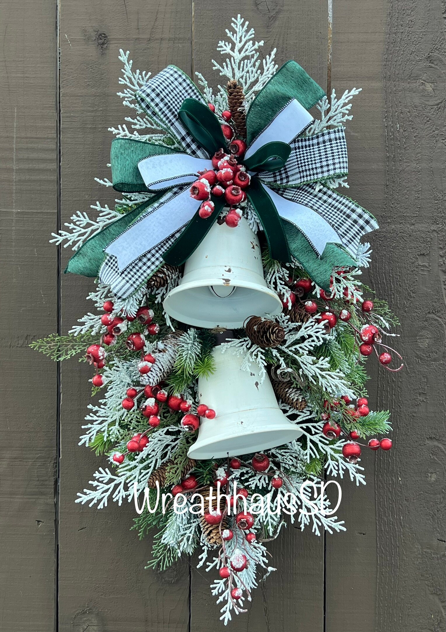 Christow Flocked Christmas Wreath With Pine Cones & Berries For Front Door, Luxury Pre Decorated Artificial Wreath, Home Xmas Decoration, Natural Look
