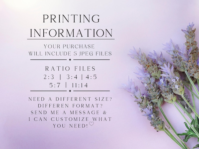Puede incluir: Un fondo rosa con un texto superpuesto que dice "Informaci&oacute;n de impresi&oacute;n" y "Su compra incluir&aacute; 5 archivos JPEG". El texto tambi&eacute;n enumera diferentes relaciones de aspecto para los archivos: "2:3 | 3:4 | 4:5 | 5:7 | 11:14". El texto tambi&eacute;n dice "&iquest;Necesita un tama&ntilde;o diferente? &iquest;Un formato diferente? Env&iacute;eme un mensaje y puedo personalizar lo que necesita!" Un ramo de flores de lavanda se encuentra en la esquina inferior derecha de la imagen.