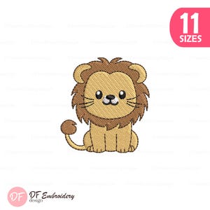 Puede incluir: Diseño bordado de un león en beige, marrón y negro. El león tiene una melena esponjosa y una cola pequeña, sentado erguido. La imagen incluye el texto "11 SIZES" en un círculo rosa y el logotipo "DF Embroidery design".