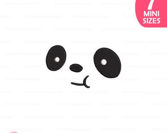 Puede incluir: Un diseño de cara de panda en blanco y negro con detalles bordados. El diseño incluye dos ojos grandes y ovalados con reflejos blancos, una nariz pequeña y una boca curva. La imagen también incluye el texto "7 MINI SIZES".