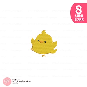 Peut inclure: Un poussin brodé jaune avec un œil noir et un bec orange. Le poussin lève son aile et a de petits pieds. L'image comprend le texte "8 MINI TAILLES" dans un cercle rose et le logo DF Embroidery design.