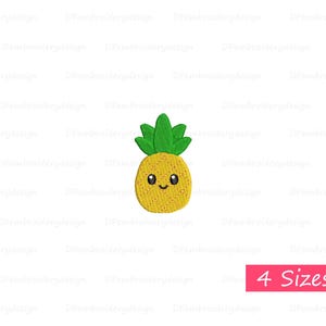 Op de afbeelding: Een schattige cartoon-ananas met een geel lichaam en groene bladeren. De ananas heeft een glimlachend gezicht met gesloten ogen. De afbeelding is beschikbaar in vier maten.