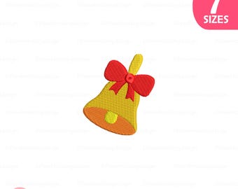 Puede incluir: Diseño bordado de una campana dorada con un lazo rojo. La campana tiene un borde naranja y un badajo amarillo. La imagen incluye el texto "7 TAMAÑOS" en un rectángulo rosa y el logotipo "DF Embroidery design".