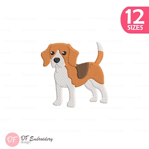 Puede incluir: Un diseño de bordado que presenta un perro beagle de dibujos animados con pelaje marrón y blanco, ojos negros y nariz negra. El perro está de pie de perfil con la cola levantada. Un gráfico rosa en la esquina muestra el texto 12 SIZES.
