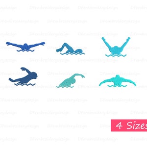 Könnte beinhalten: Sechs verschiedene Stickmotive von Schwimmern in verschiedenen Schwimmarten. Die Motive sind in Blautönen und Türkis gehalten. Der Text "4 Größen" befindet sich in einem rosa Rechteck am unteren Rand des Bildes.