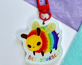 Bee Yourself アクリルキーホルダー | かわいいレインボービーチャーム | カワイイビーキーホルダー | プライドギフト | 両面アクリルチャーム