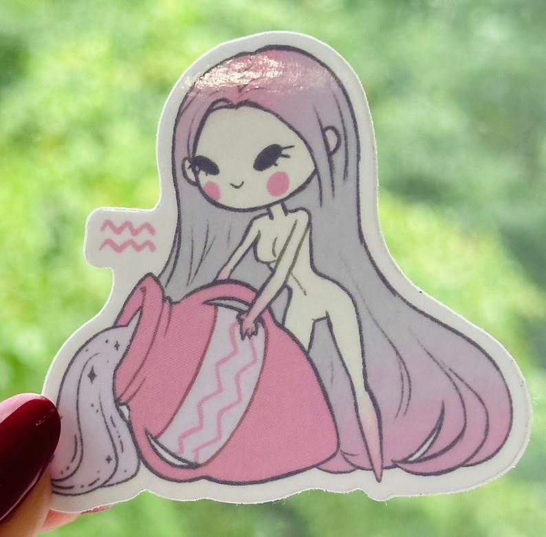 K&ouml;nnte beinhalten: Ein rosa und wei&szlig;er Aufkleber mit einer Cartoon-Illustration einer Frau, die Wasser aus einem rosa Krug gie&szlig;t. Die Frau hat langes, violettes Haar und tr&auml;gt ein rosa Kleid. Der Aufkleber tr&auml;gt das astrologische Symbol f&uuml;r Wassermann.