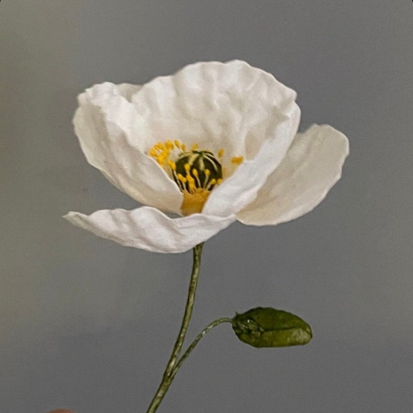 White Poppy with yellow stamens for cake decoration, Wafer paper Flower