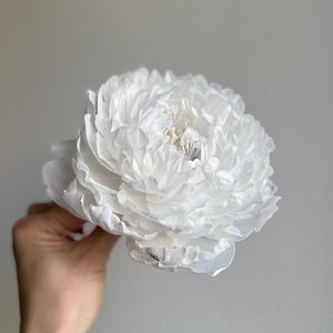 Peonia bianca in carta ostia per decorazione di torte, fiore in carta ostia, topper per torta commestibile con peonia, fiore per torta nuziale