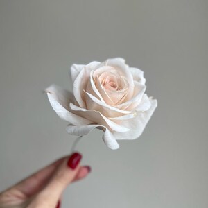 Ivory Wafer Paper Rose: Edible Cake Flower, Wedding Cake Decoration - Etsy