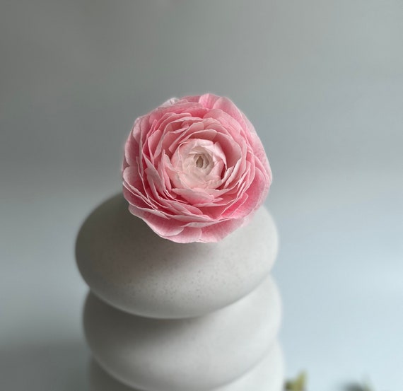Wafer paper ranunculus flowers. These are so easy to make, SO gorgeous