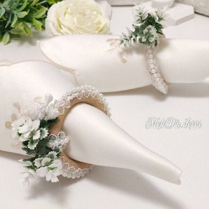 Winter Napkin Ring, White Green Table Decoration, Christmas Napkin Ring, Wedding Napkin Holder, Winter Kitchen Decor, Christmas Gift for her